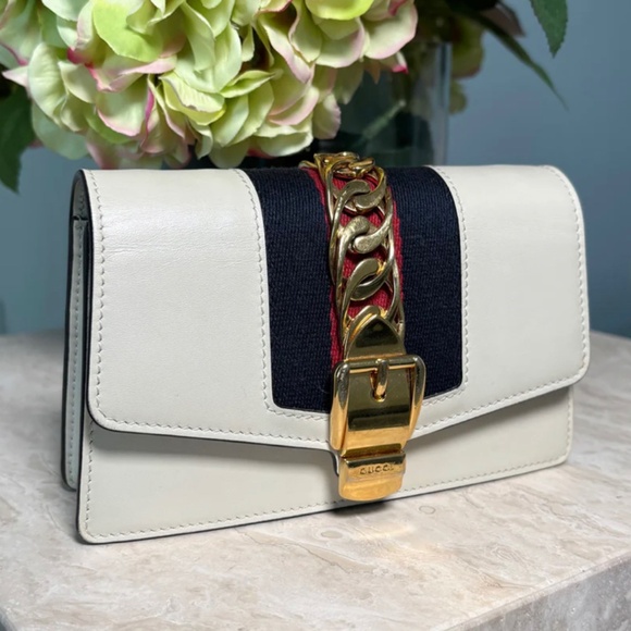 Authentic Gucci White Super Mini Sylvie Crossbody Bag - Picture 1 of 16